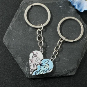 Porte-clés Couple Stitch & Angel – Cœur partagé